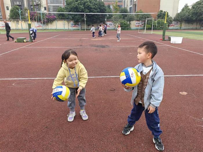 追光丨成都的这所乡村小学里，有一群逆袭的“排球少年”