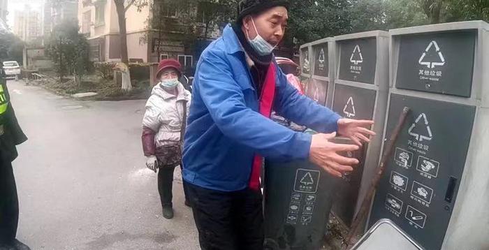 中国女子土耳其地震用纸吸雨水求生成功获救【三分钟新闻早知道】