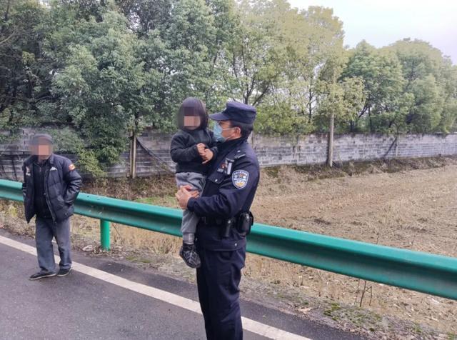 宝妈接到民警电话，愣住了！“明明在家的孩子怎么走失了？”