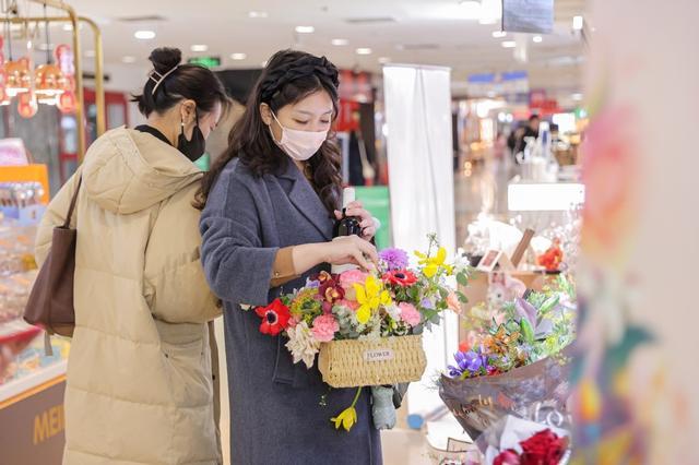 去店里亲手选一束花！美团鲜花团购销量同比增长313%