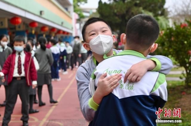 【图片故事】深港跨境小学生重返香港校园就读记