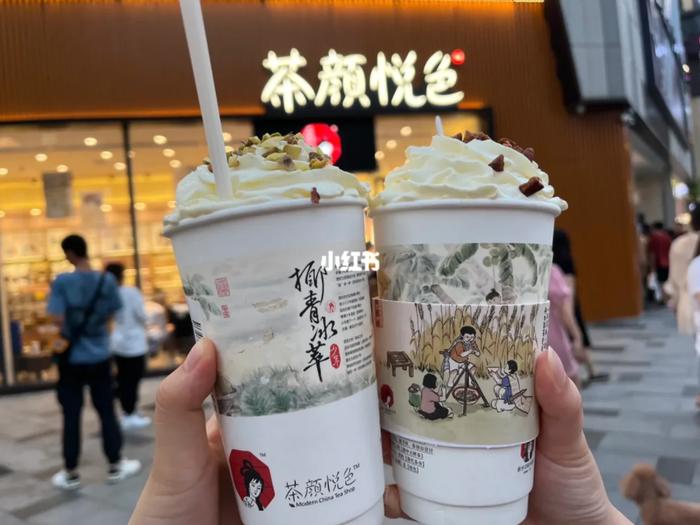 “罚站式”取餐惹众怒，又一网红品牌翻车，到底是被谁惯坏了？