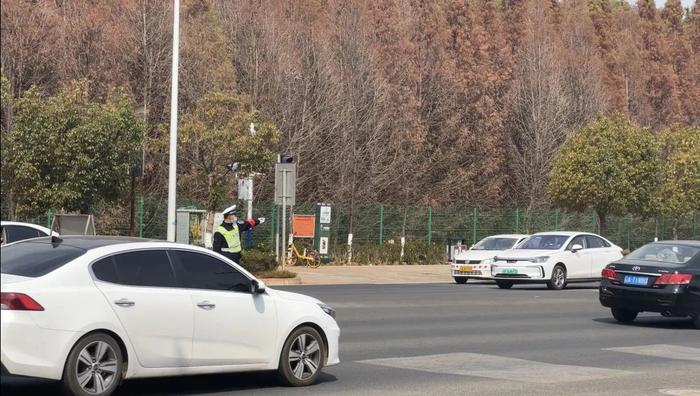 远超承载能力！昆明交警紧急提醒