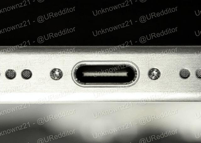 iPhone 15 Pro真机照泄露：首次出现USB-C接口