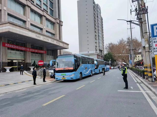 汉中交警二大队圆满完成汉台区“两会”期间道路交通安保工作