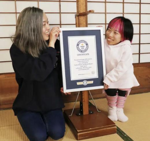 相差75厘米，日本一对双胞胎姐妹获得“身高差最大”吉尼斯纪录认证