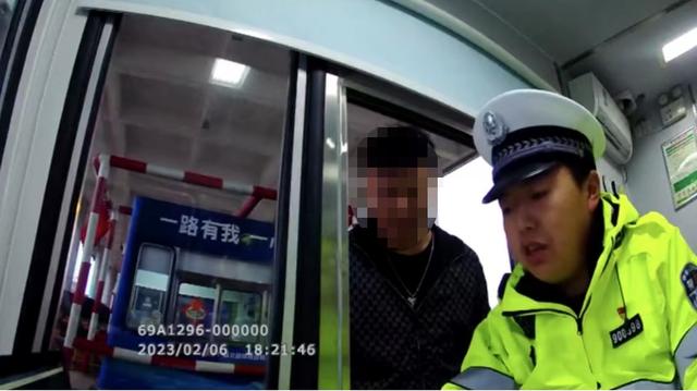 男子向朋友买了一辆车，被查后才知道这东西是假的……