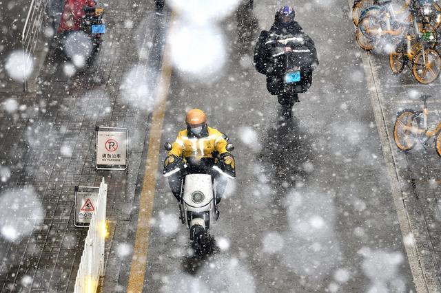 山西太原迎降雪天气