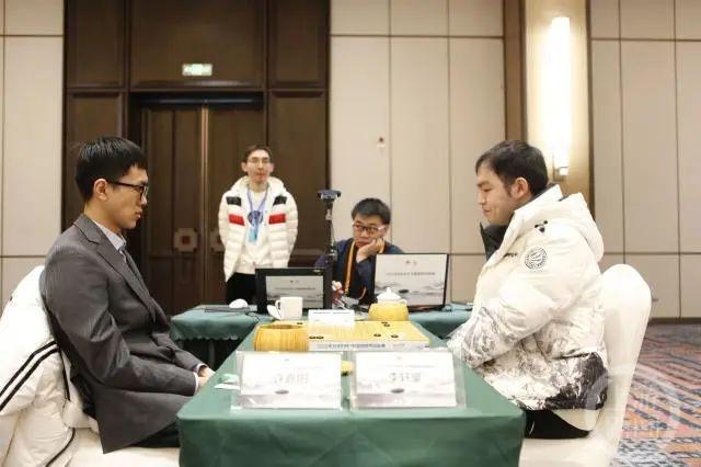 重庆棋手再成中国围棋“第一人”！李轩豪等级分超越柯洁登顶