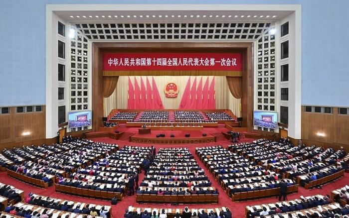 3月5日,第十四届全国人民代表大会第一次会议在北京人民大会堂开幕。 新华社记者 翟健岚 摄