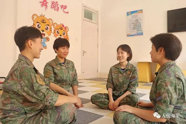 清华女兵入伍2年，带了5批新兵和学兵，教了2批专业课