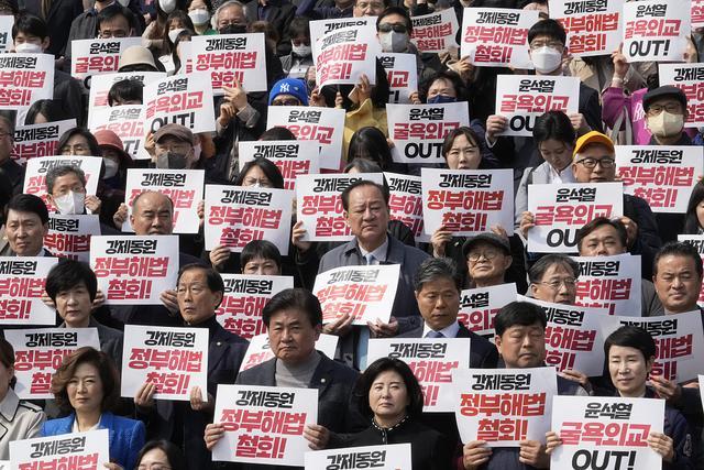韩国二战劳工受害者赔偿方案：尹锡悦式“政治决断”是一场豪赌吗