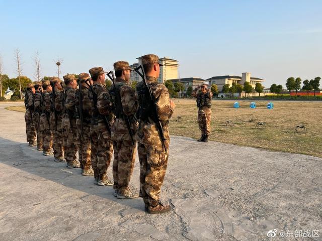 浙江省杭州市钱塘区人武部组织民兵教练员集训