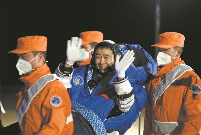 “我们在太空盖房子”——“最忙乘组”执行神舟十四号任务回顾