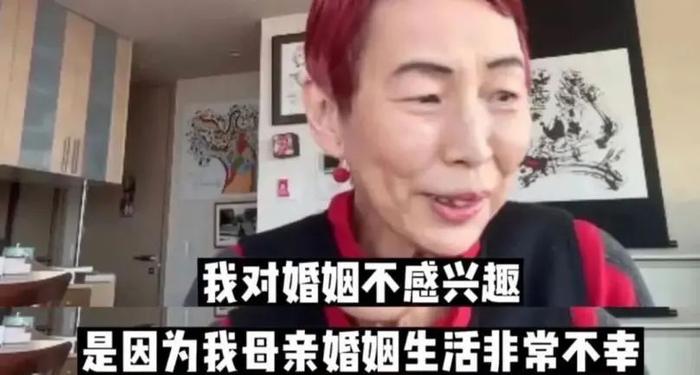 上野千鹤子的婚姻，狠狠打了日本的脸