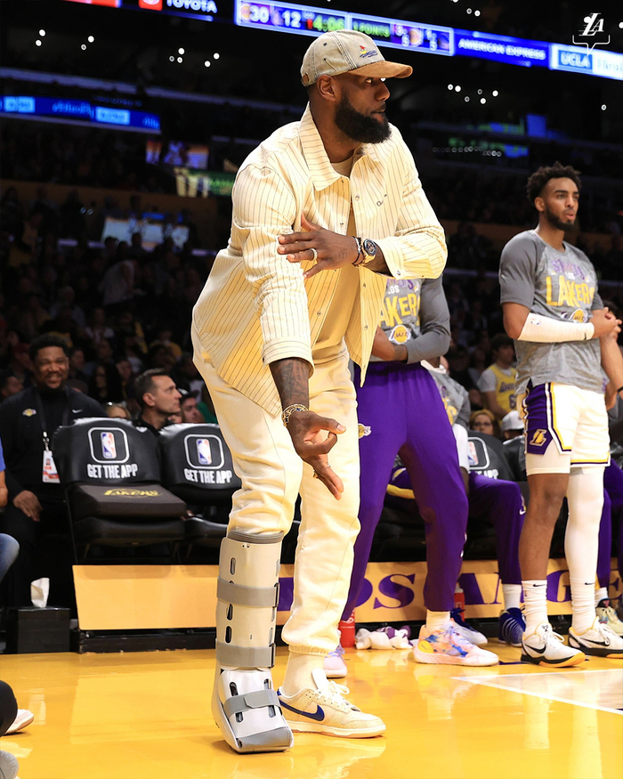 追溯湖人NBA征程从常规赛到季后赛的关键战役录像集锦