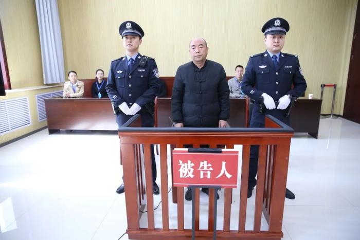 被控单独及伙同他人受贿超九千万，甘肃岷县原县委书记郭世杰受审