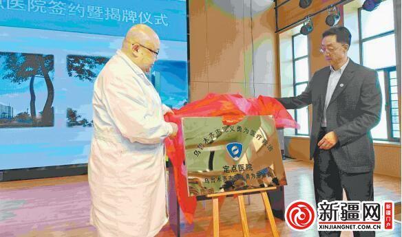 3月30日,市见义勇为医疗救治定点医院揭牌仪式现场。(全媒体记者刘薇摄)