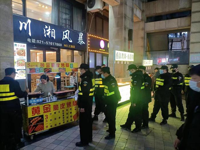 上海最大露天夜市逐步恢复营业：部分摊贩有证了，食品加工也要求达标