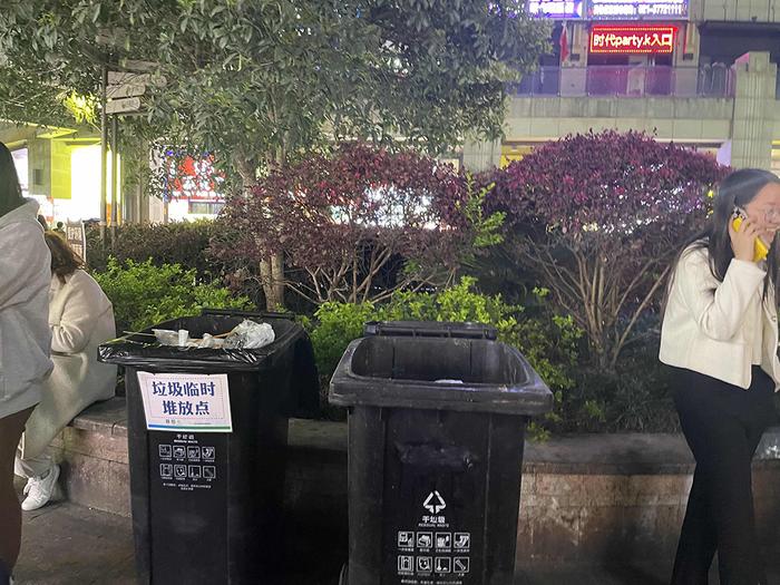 频现垃圾桶