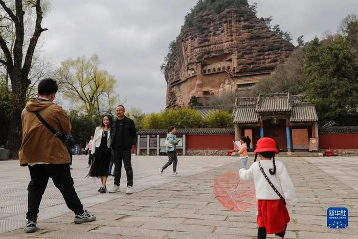 【中央媒体看甘肃】麦积山石窟旅游人气旺