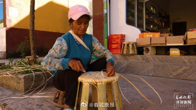 半坡乡二甫新村：特色产业强 边寨大变样