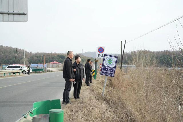 敦化市人民法院院长戴慧君一行到大蒲柴河镇开展秸秆禁烧工作调研