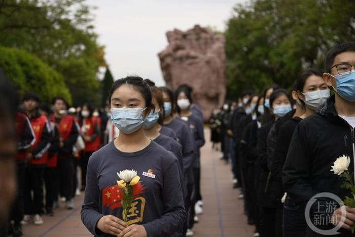 清明祭英烈主题活动在歌乐山烈士陵园举行 600余人参加