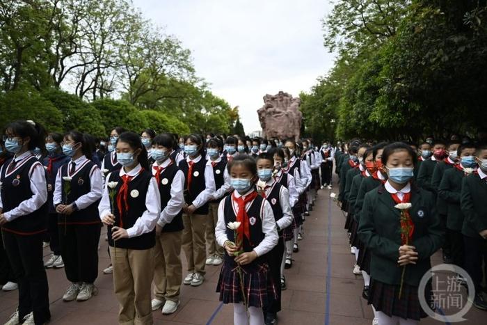 清明祭英烈主题活动在歌乐山烈士陵园举行 600余人参加