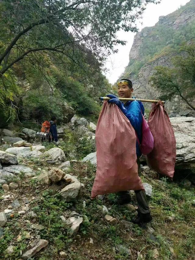 要用十年捡够十万个瓶子，呼和浩特市一银行工作者的“环保十年之约”