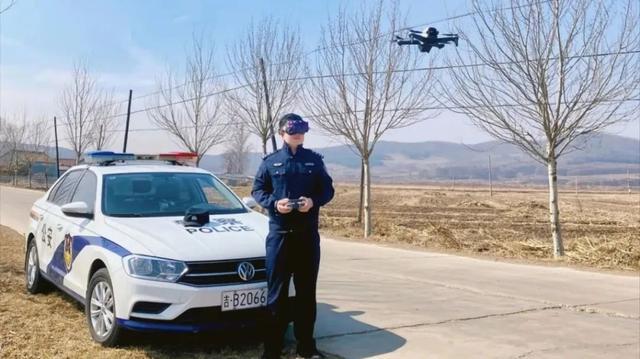 “无人机”化身空中“眼线” 科技警务创新巡逻方式