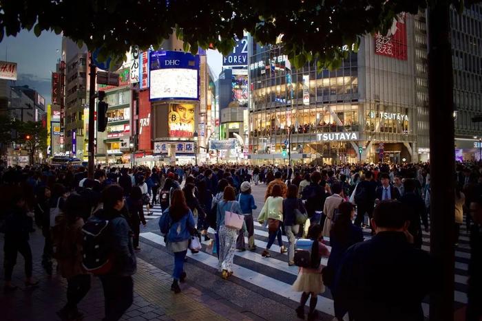 日本“一亿总中流”的幻梦、现实与未来