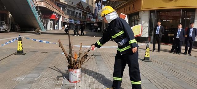 安阳市文峰区万达商业服务中心：消防演练零距离 辖区安全“零事故”