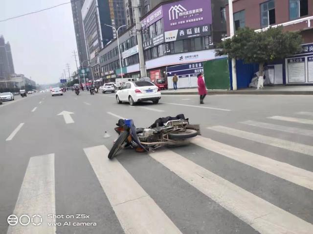 男子车祸离世后家属欲做车速鉴定 现场监控视频却问题频出 当地回应：正调查