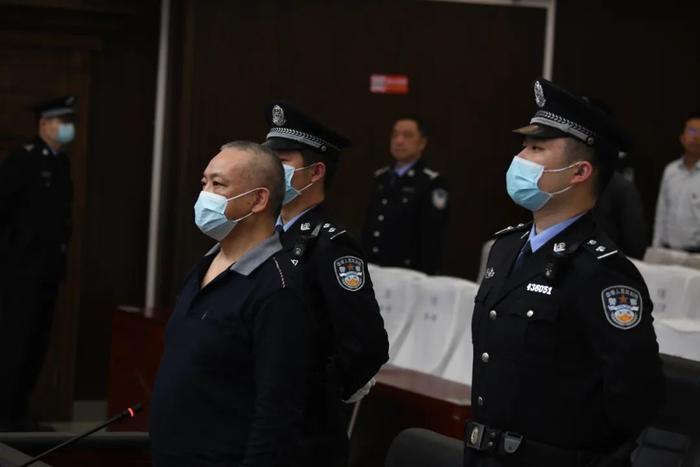 湖南省审计厅纪检组原组长包昌林一审宣判：受贿988万，获刑十年半