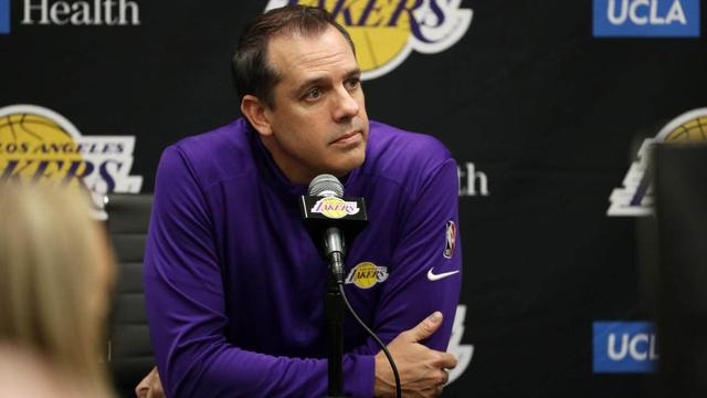 分析湖人主教练战术布置与球员执行效果