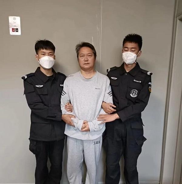 云南一公司原董事长被捕：被查时谎称在昆明看病，乘船逃到公海附近