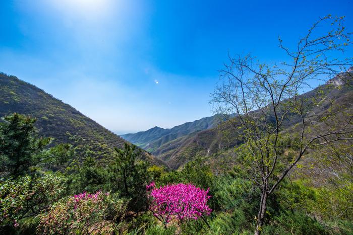 行走在春天里，千峰竞秀千灵山