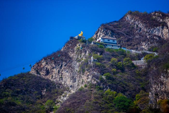 行走在春天里，千峰竞秀千灵山