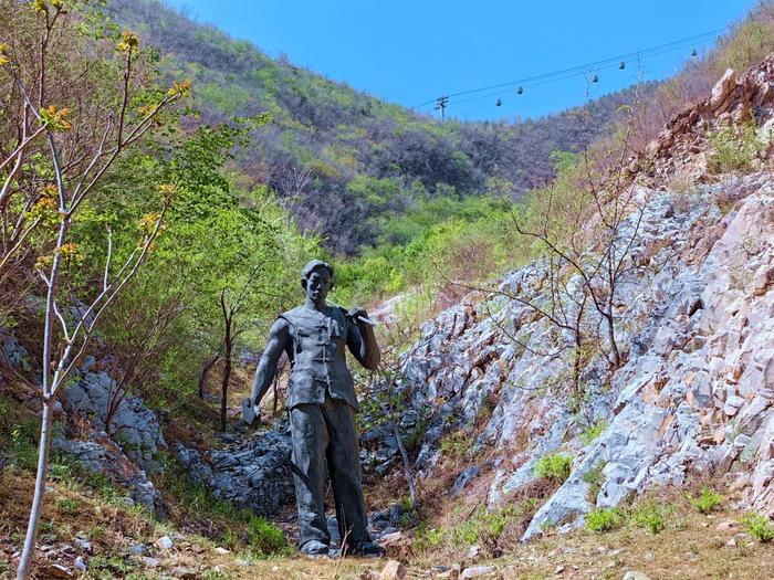 行走在春天里，千峰竞秀千灵山