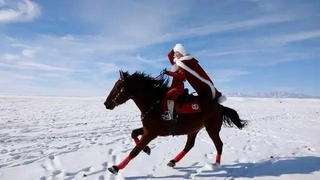 【履新动态】曾一袭红袍策马雪原推广旅游的贺娇龙，赴新疆农业农村厅履新