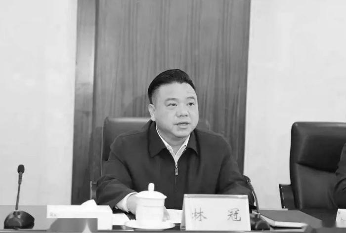 广西钦州市委书记林冠因心源性猝死，经抢救无效逝世