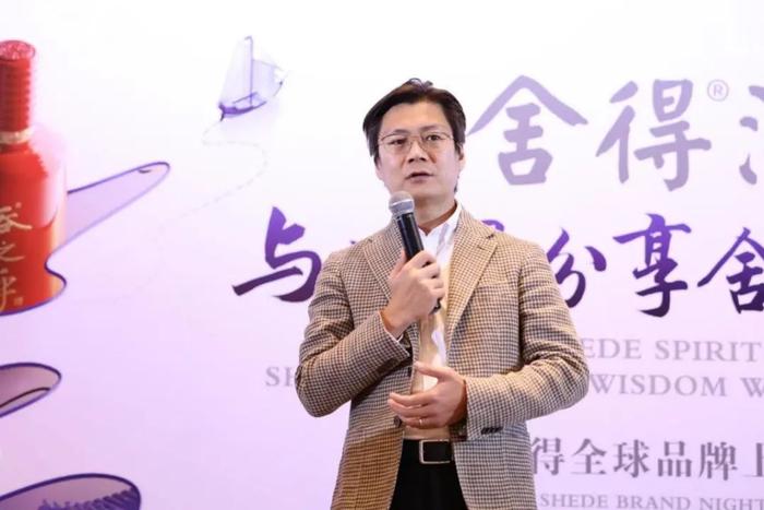 复星全球合伙人、复星国际副总裁、复星蜂巢海外董事长 王一非