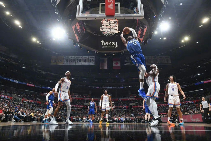 双方巨星碰撞谁能笑到最后