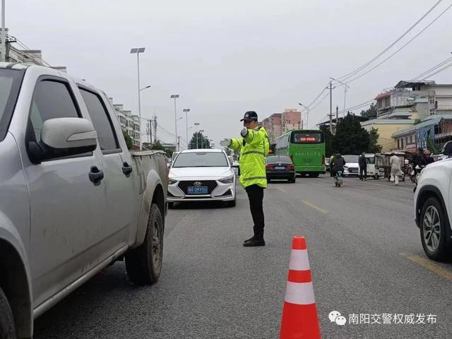 南阳警方：初来的外地车“轻违不罚”，本地车“首违不罚”