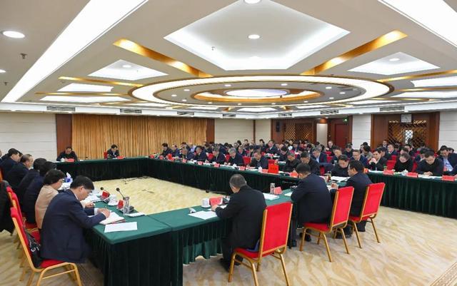 安庆首评季度经济运行“红黑榜”，落后单位坐末排作表态发言
