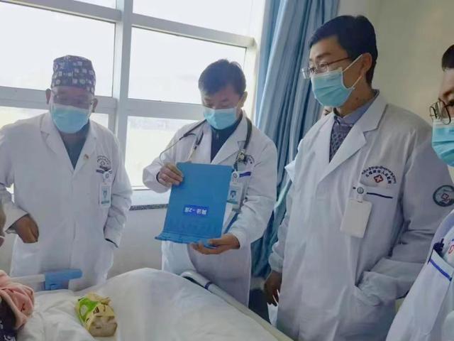 高原缺氧肺功能差患者如何手术？上海援藏医生成功救治食管癌老伯