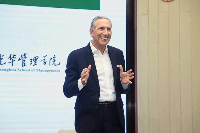 星巴克创始人五年来首次访问中国，第一时间对话中国年轻人