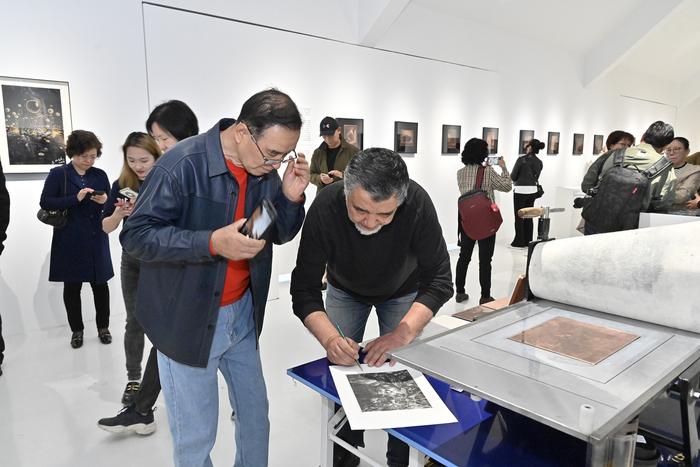 看展览｜沈忠海AI实验艺术展：古典工艺与现代科技的融合