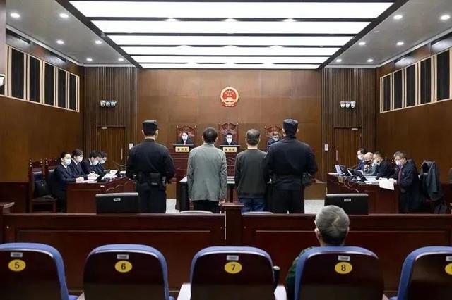 上海一中院一审公开开庭审理被告人贺涛、翁孟群受贿、挪用公款、为亲友非法牟利案